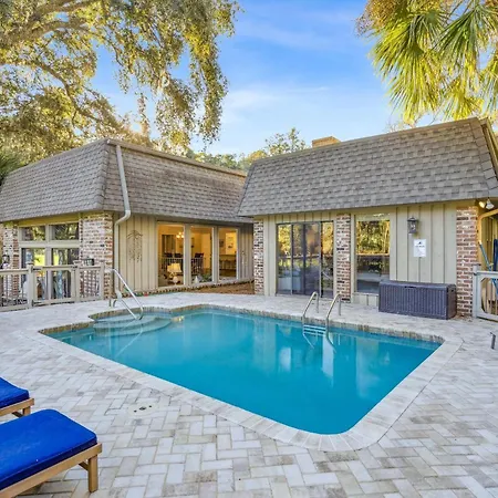 25 Red Maple Villa